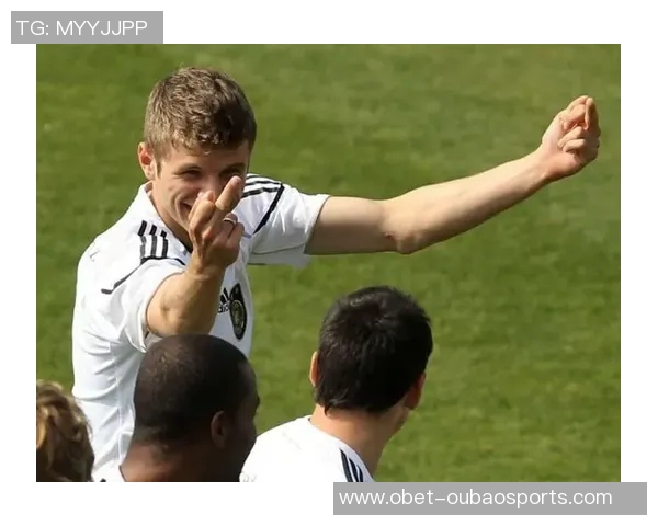 赫内斯盛赞穆勒聪明受欢迎认为其是拜仁未来高层的最佳人选